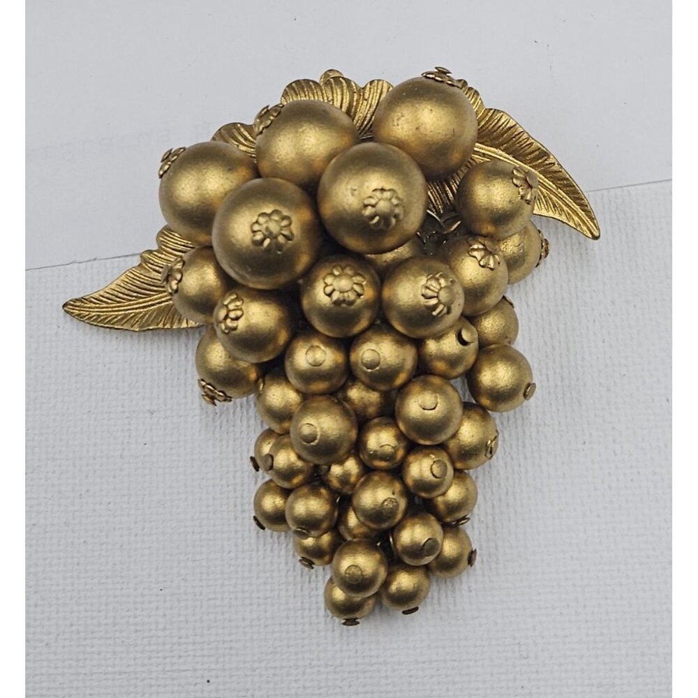 Vintage Miriam Haskell  Style Gold-tone Grapes Beads Leaves Large Dress Clip